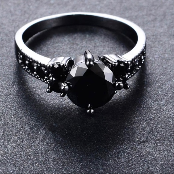 Gothic style ring - Picture 3 of 6